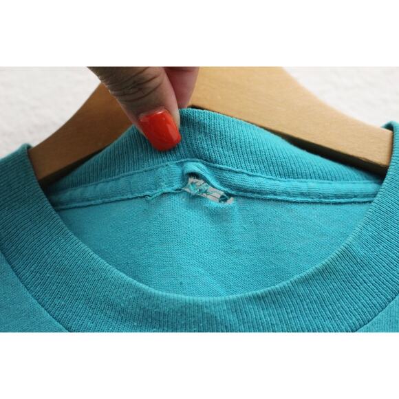 Vintage Sharky Pier Pressure Funny Beach T Shirt Medium - Picture 5 of 9